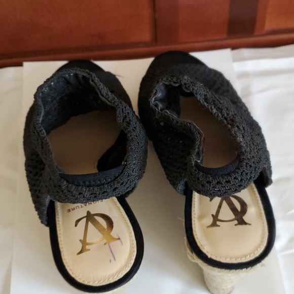 Womens Shoes - Picture 4 of 6